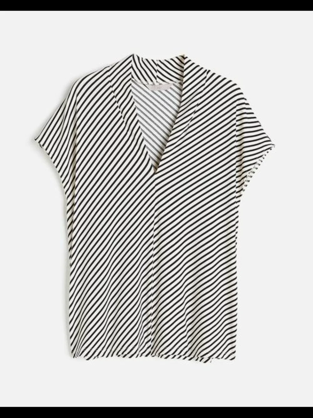 Striped Black and White Sleeveless Blouse - Picture 5 of 5